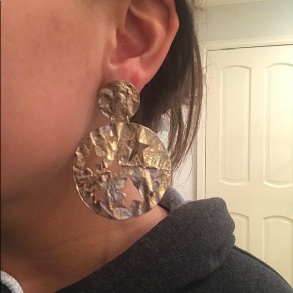 Gold statement earrings - Picture 2 of 2